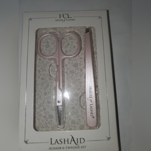 House of Lashes Flawless Precision Tweezers & Scissors - Picture 3 of 5